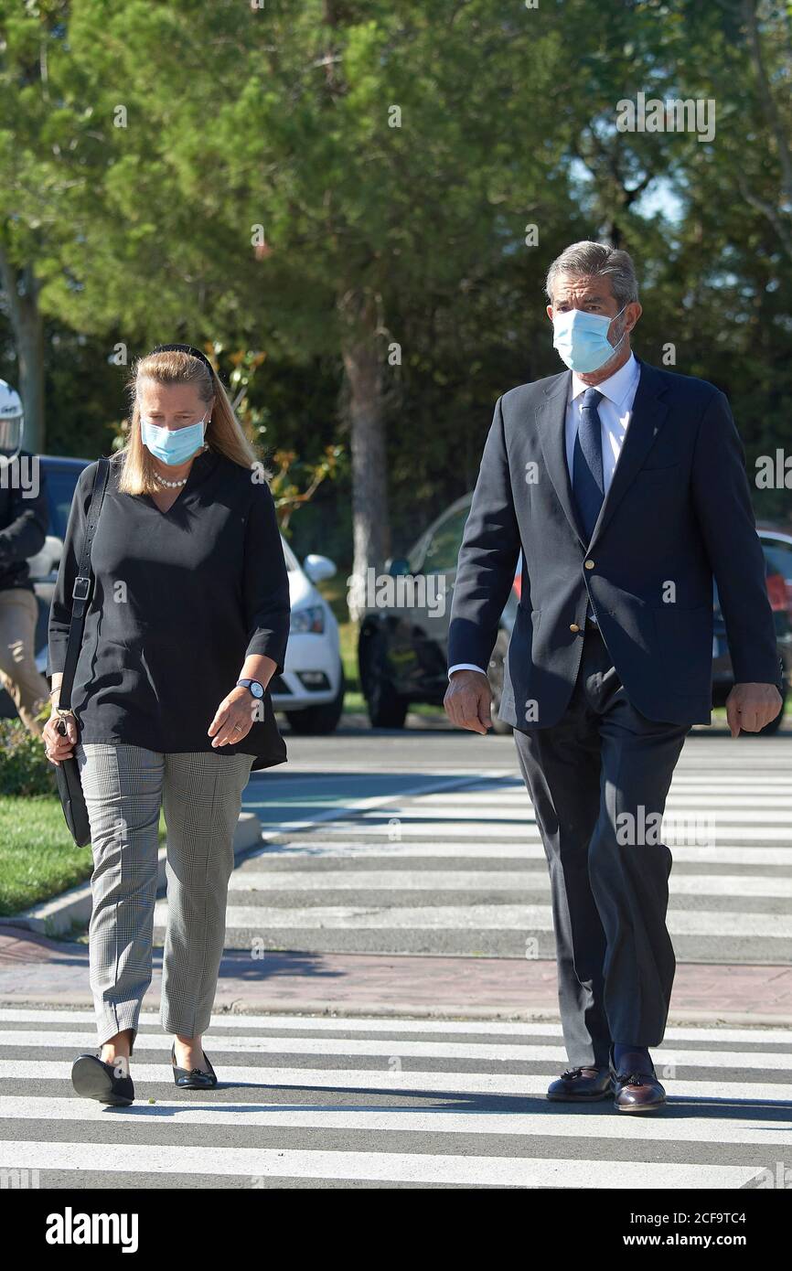 Madrid, Madrid, Spanien. September 2020. Pedro Lopez Quesada, Critina de Borbon dos Sicilias besuchen Jaime Carvajals Beerdigung im Beerdigungsinhaus La Paz am 4. September 2020 in Madrid, Spanien Kredit: Jack Abuin/ZUMA Wire/Alamy Live Nachrichten Stockfoto