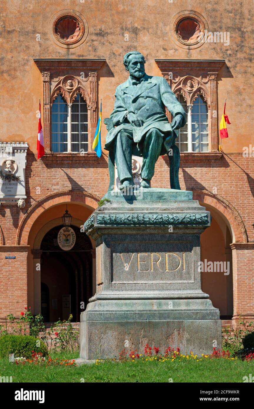 Italien, Lombardei, Busseto, Giuseppe Verdi Denkmal von Luigi Secchi Datum 1913 Hintergrund Rocca Pallavicino Stockfoto