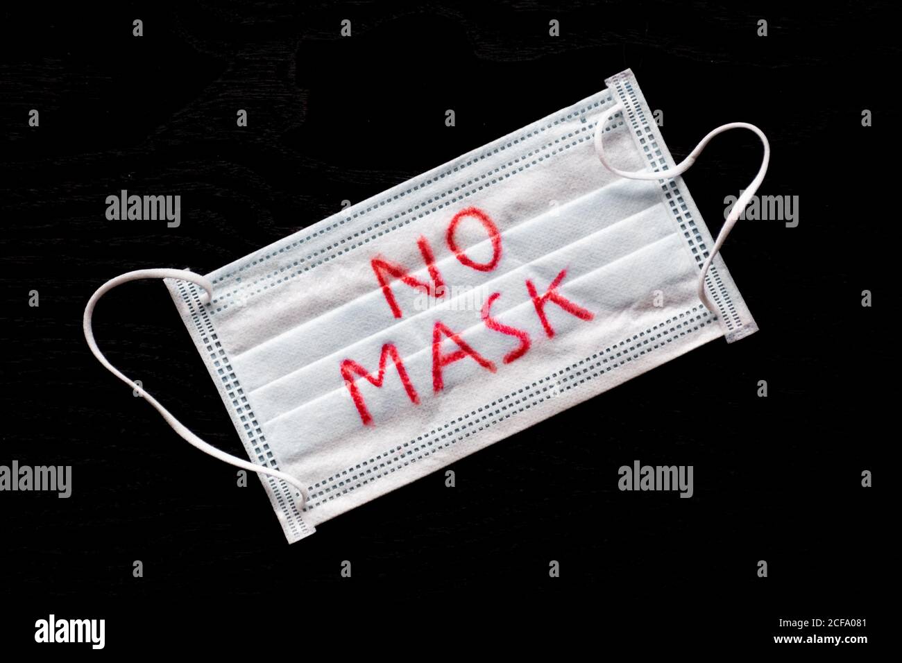 Keine Maske, Gesichtsschutzmaske gegen Ausbreitung von Coronavirus oder COVID-19 Stockfoto