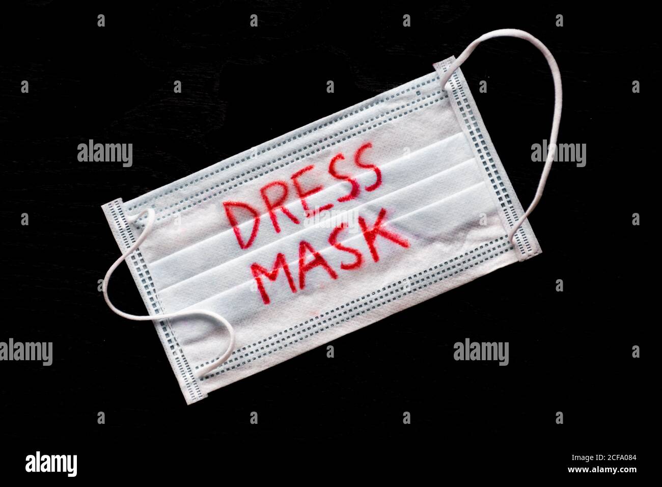 Kleidermaske, Gesichtsschutzmaske gegen Ausbreitung von Coronavirus oder COVID-19 Stockfoto