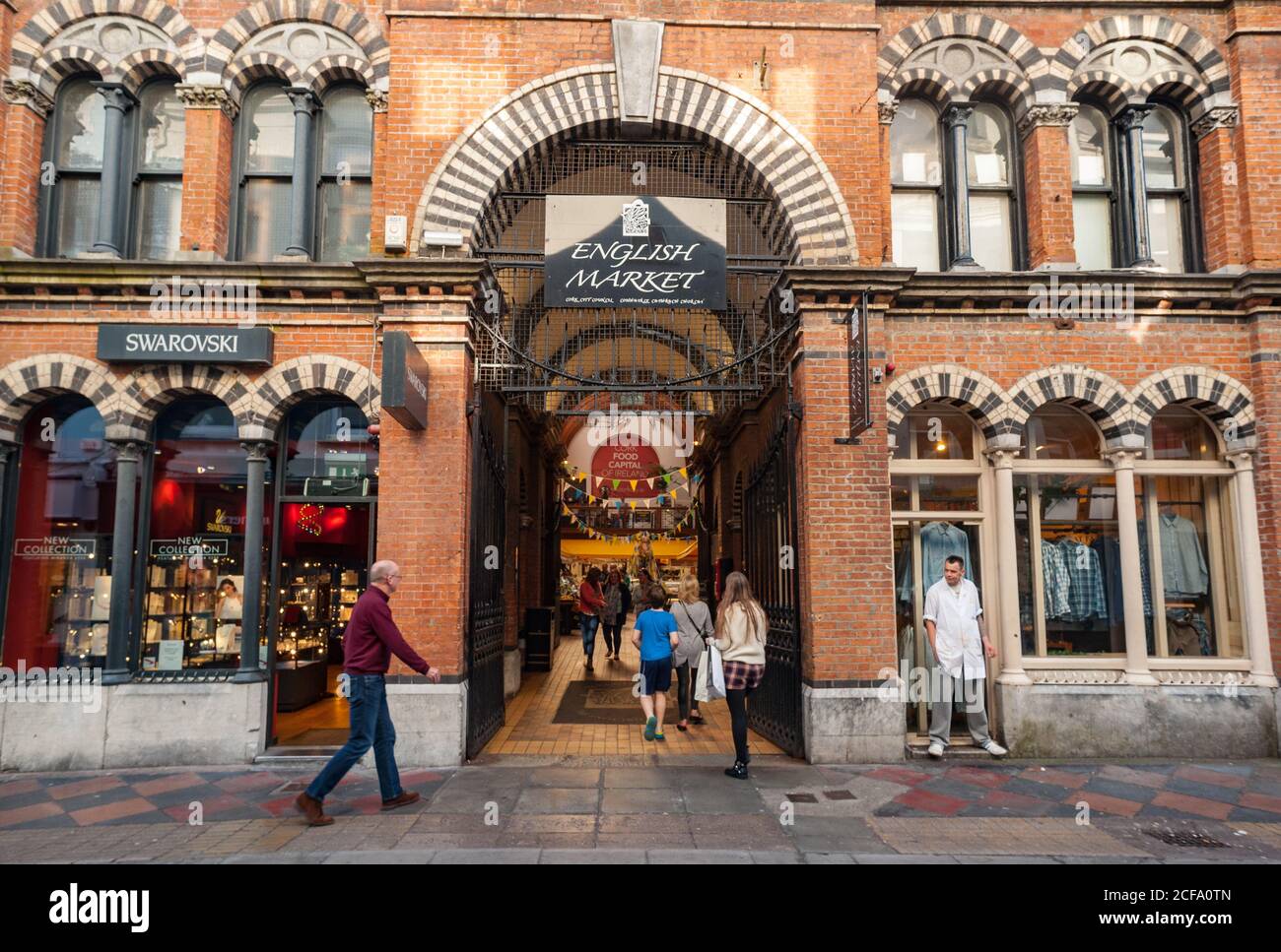 Cork City, Irland - 8. April 2015: Eintritt zum englischen Markt im Zentrum von Cork. Stockfoto