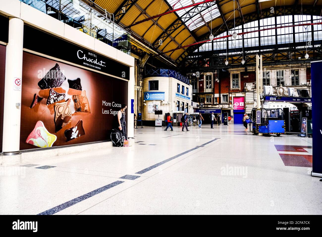 Am frühen Morgen Victoria Station, London UK, reduzierter Personenverkehr COVID-19 Sommer 2020 Stockfoto