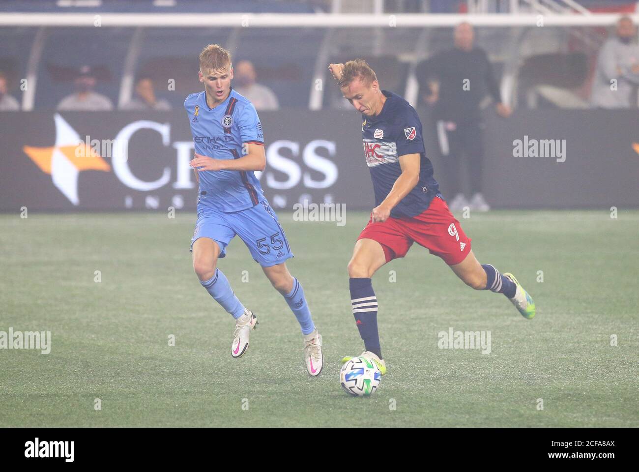 Gillette Stadium September 2020 Ma Usa New England Revolution Forward Adam Buksa 9 Und New York City Mittelfeldspieler Keaton Parks 55 In Aktion Wahrend Eines Mls Matches Zwischen New York City Fc Und