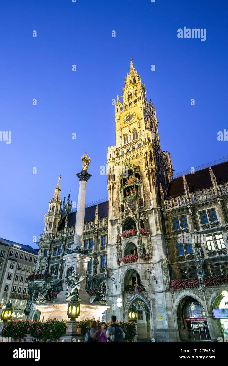 Neues Rathaus (mit Uhrturm und Glockenspiel), Marienplatz, München, Deutschland Stockfoto