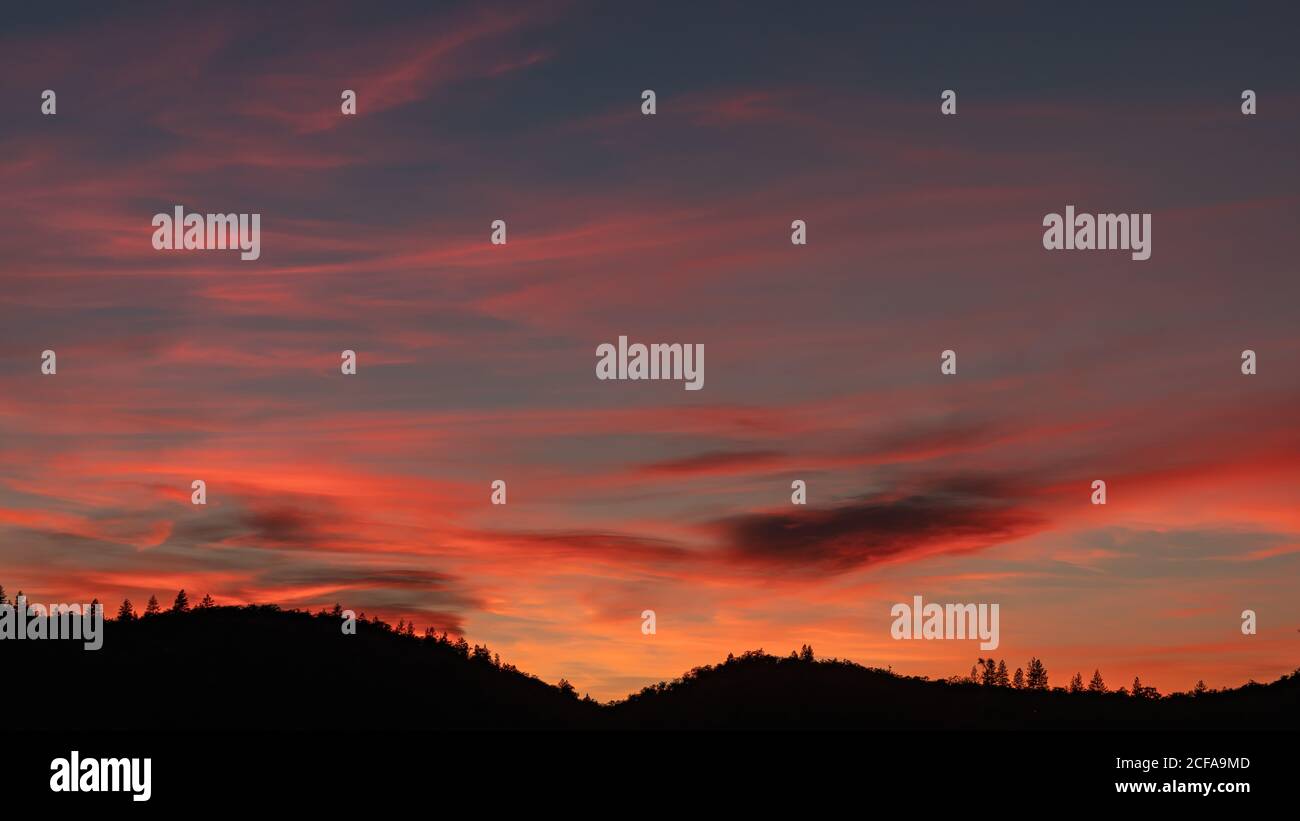 Dramatische Abendliche Lichtlandschaft. Oregon, Ashland, Cascade Siskiyou National Monument, Sommer Stockfoto