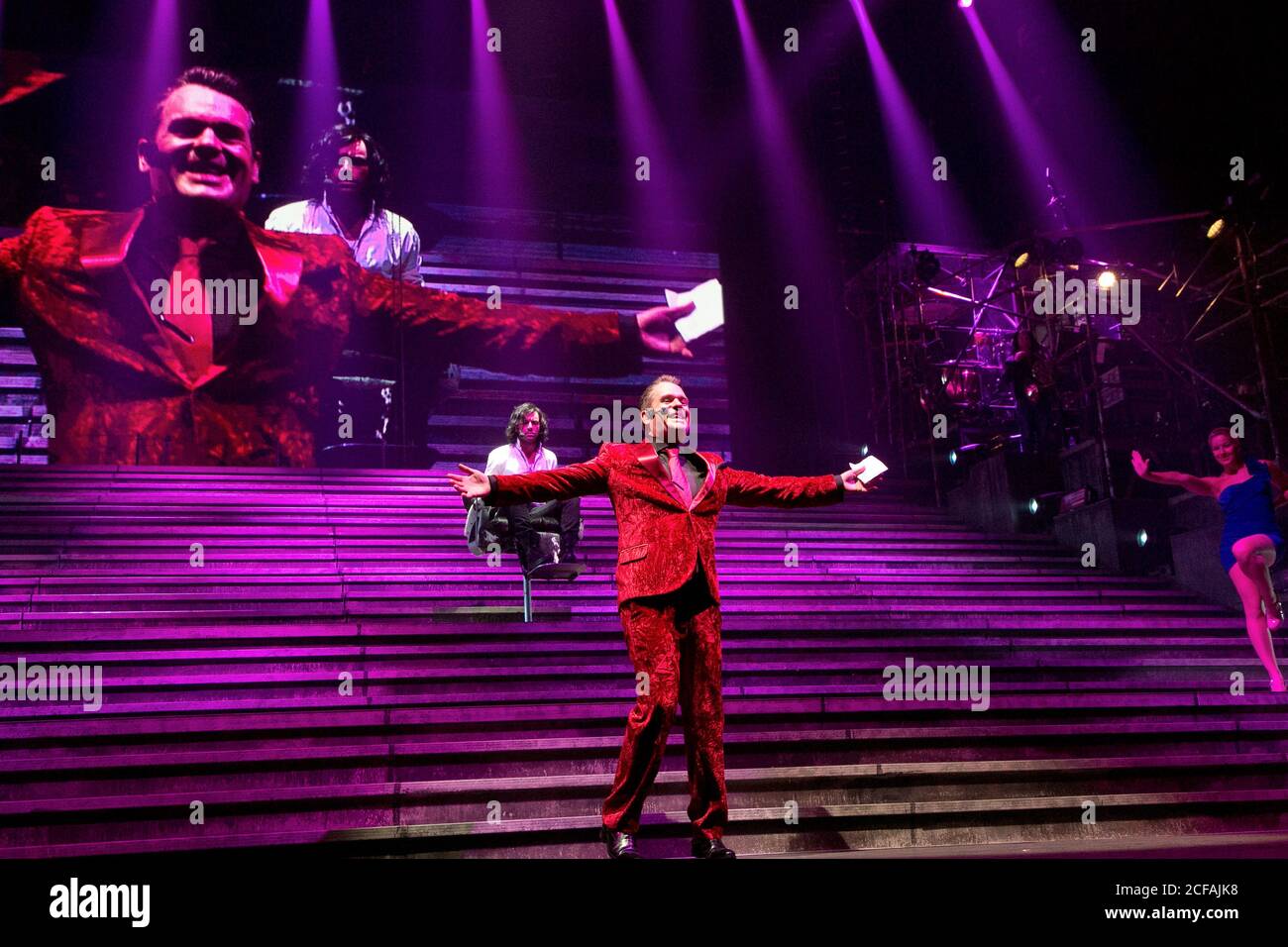 Ben Forster (Jesus), Chris Moyles (King Herodes) in JESUS CHRIST SUPERSTAR UK Arena Tour 2012 / 02 Arena 21/09/2012 Musik: Andrew Lloyd Webber Texte: Tim Rice Design: Mark Fisher Beleuchtung: Patrick Woodroffe Regie: Laurence Connor Stockfoto