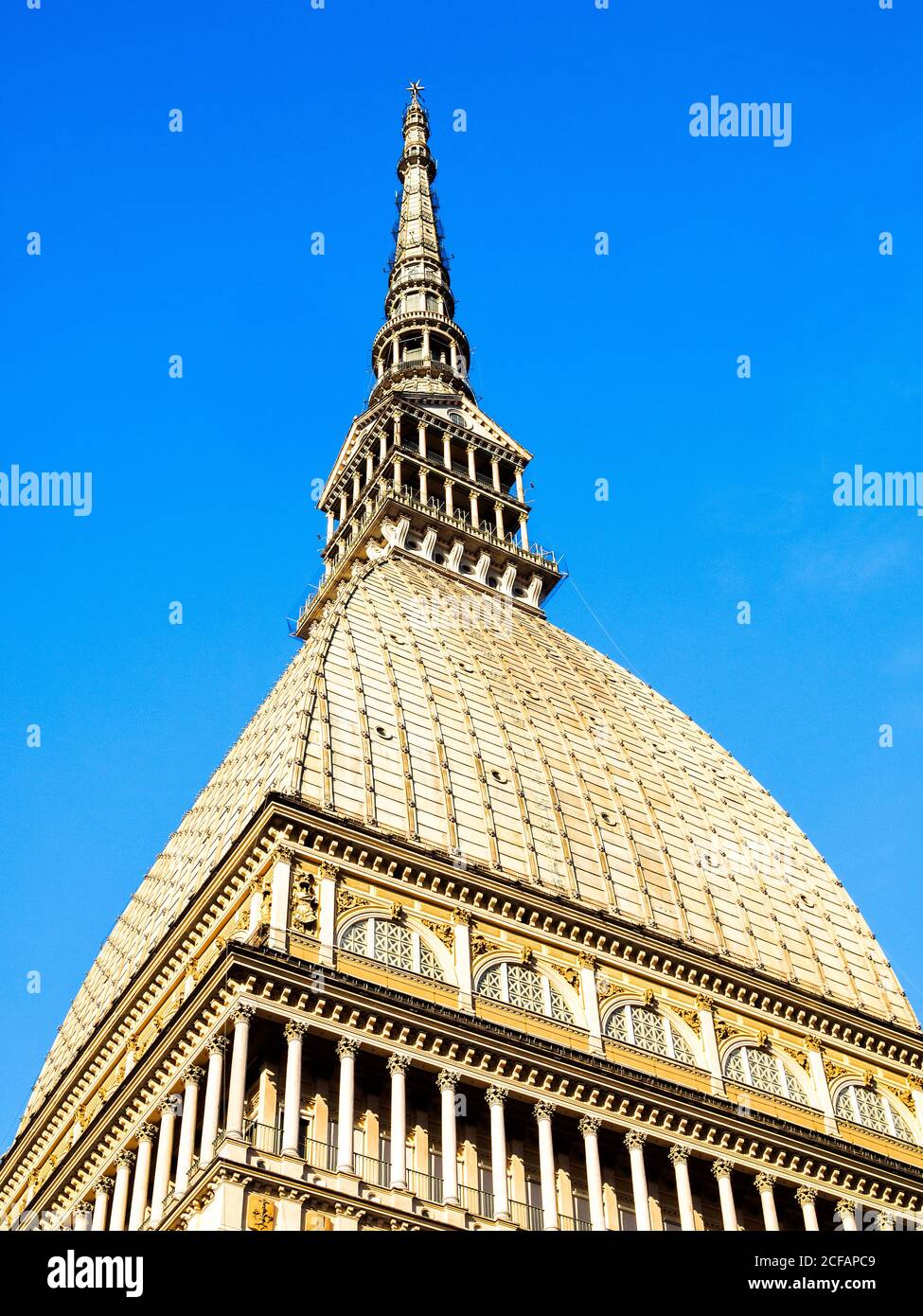 Detail der Mole Antonelliana, die das Nationalmuseum für Kino beherbergt - Turin, Italien, Stockfoto