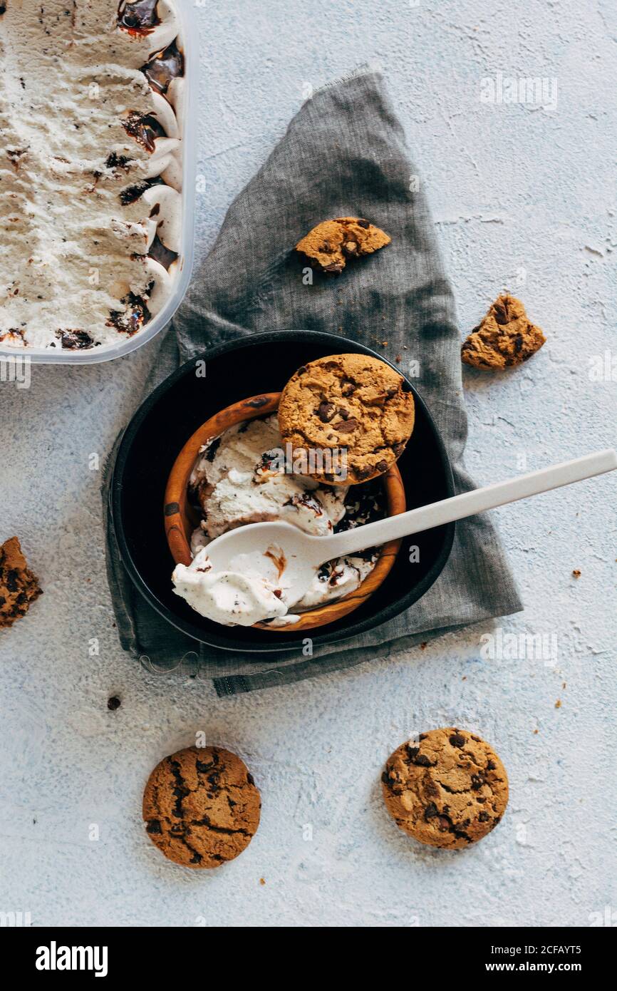 Eis mit Haferflockenplätzchen Stockfoto