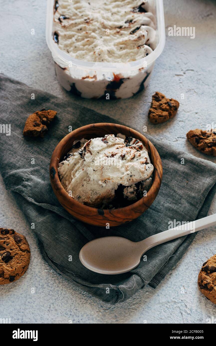 Eis mit Haferflockenplätzchen Stockfoto