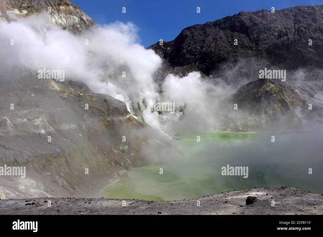 Krater See des Vulkans White Island, Neuseeland Stockfoto