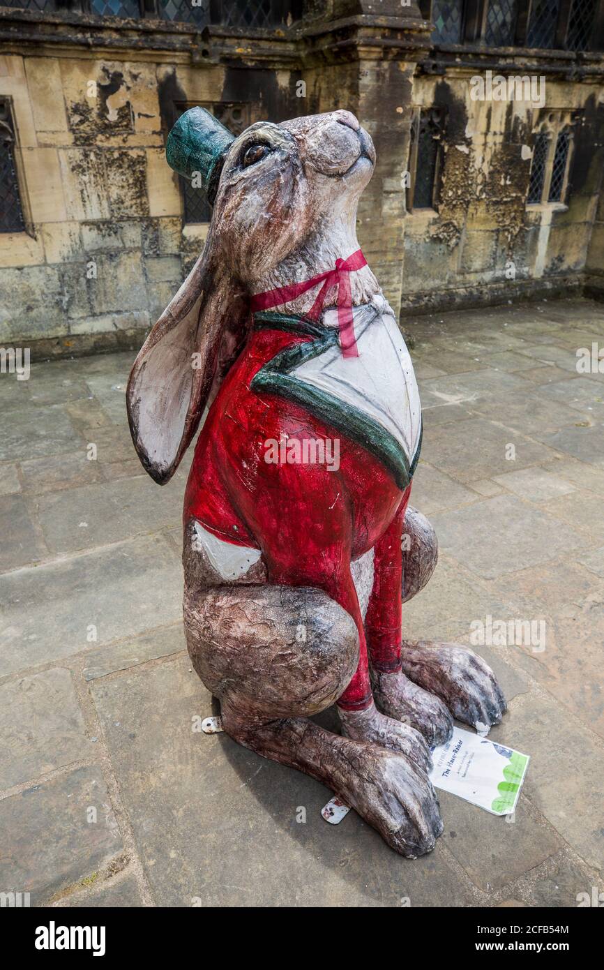 Die Hair-Raiser-Skulptur in der Gloucester Cathedral. Cotswolds Hare Trail in Gloucestershire, England Stockfoto