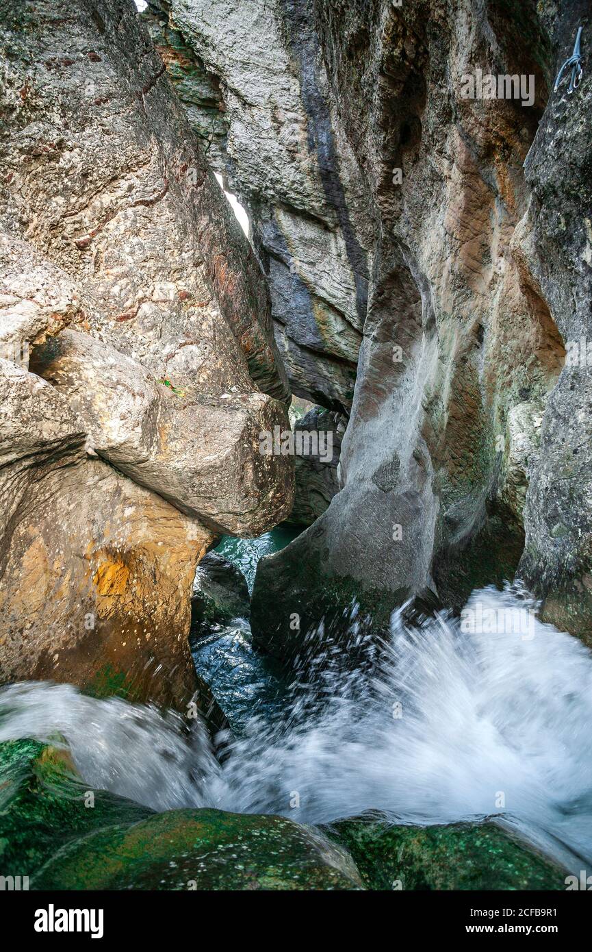 Schluchten und Wasserfall des Salinello Baches. Abruzzen, Italien, Europa Stockfoto