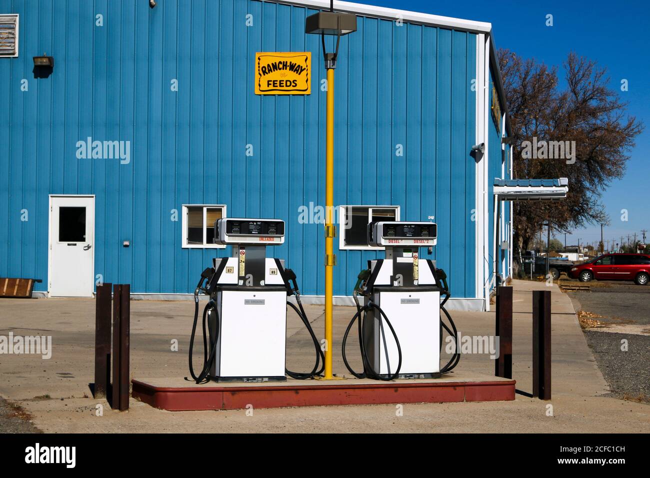 Verlassene Tankstelle auf der Reise durch den Mittleren Westen der USA Stockfoto