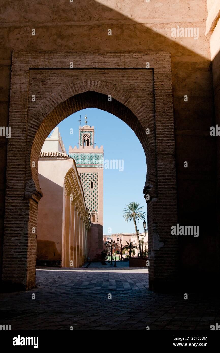 Koutoubia Moschee von Marrakesch Medina mit Palmen Stockfoto