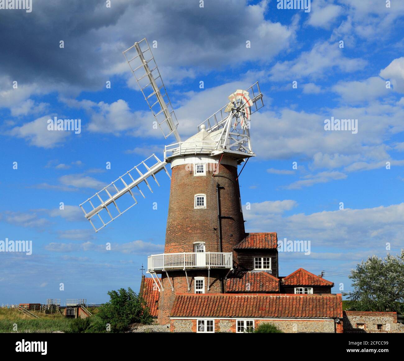 Cley neben dem Meer, Windmühle, 1810, Brick Tower, Kuppelkappe, Norfolk, England, Großbritannien Stockfoto