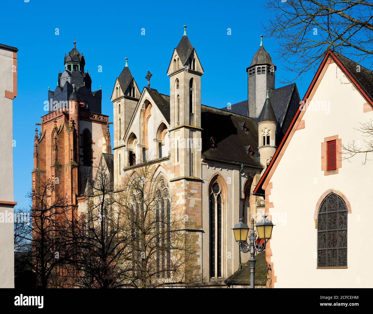 Europa, Deutschland, Hessen, Lahn-Dill-Kreis, Lahn-Dill-Bergland, Wetzlar, Südansicht der Stiftskirche St. Maria (Dom) mit Michaelskapelle, Stockfoto