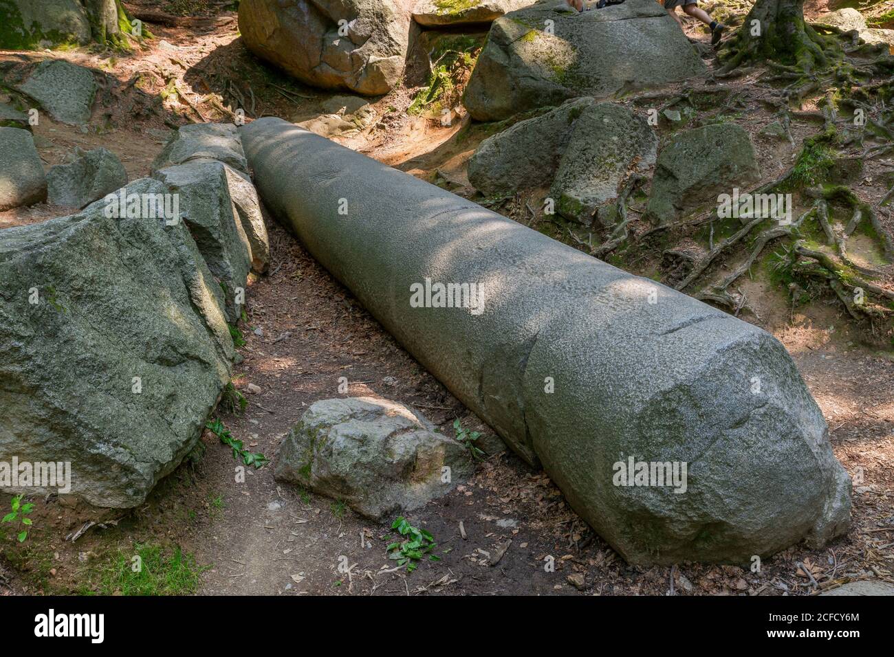 Deutschland, Hessen, Lautertal-Reichenbach, der riesige Pfeiler am Felsenmeer ist 9.3 m lang und ca. 27.5 t schwer. Das Felsenmeer ist ein beliebter Einheimischer Stockfoto