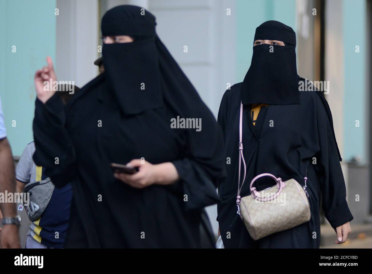 Schiitische islamische Frauen in Shota Rustaveli Avenue, Tiflis, Georgien Stockfoto