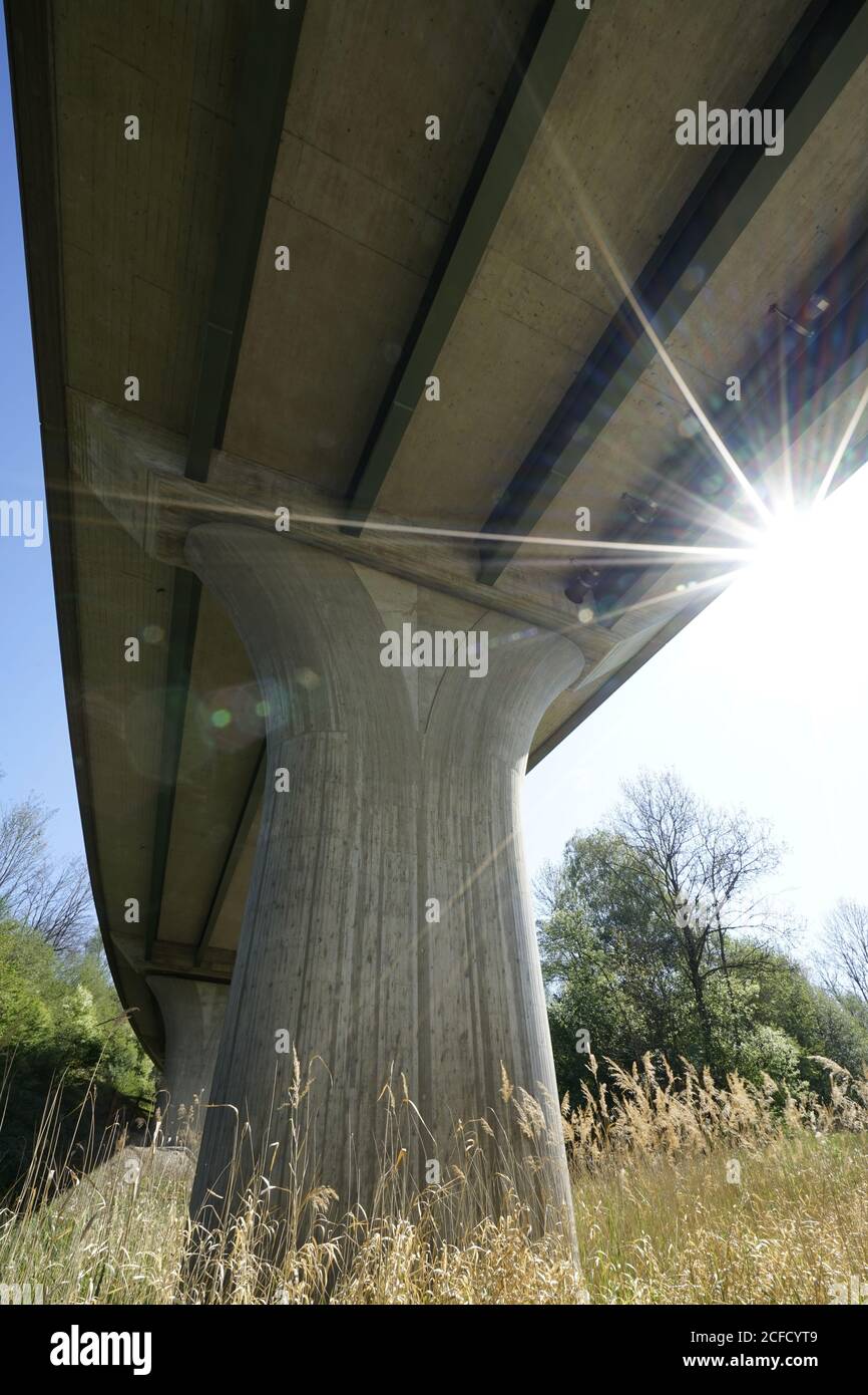 Deutschland, Bayern, Oberbayern, Altötting, B588, Bundesstraße, Brücke, Brückenpier, von unten Stockfoto