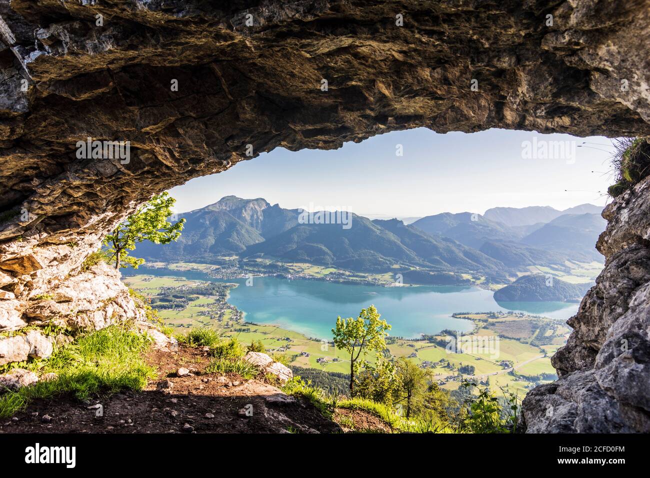 Strobl, Wolfgangsee, Ort St. Wolfgang im Salzkammergut, Schafberg, Blick vom Bleckwand, Felsloch im Salzkammergut, Salzburg, Stockfoto