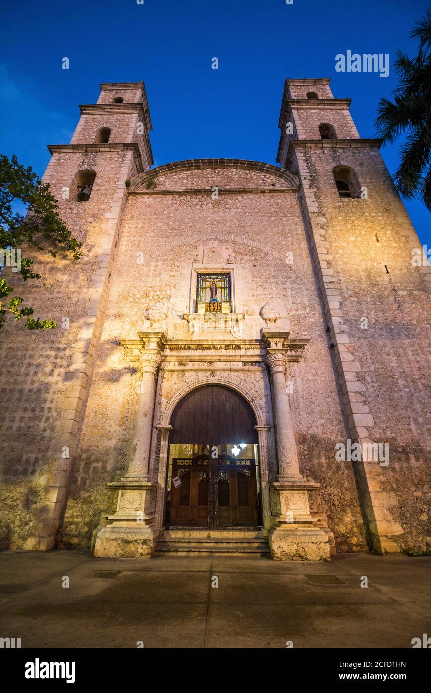 Iglesia el Jesus - Kirche in Merida bei Nacht, Yucatan, Mexiko Stockfoto