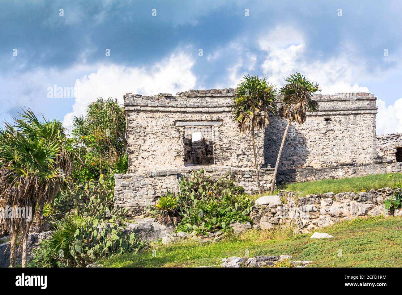 Ruinen auf dem Gelände der Maya-Stätten von Tulum, Quintana Roo, Yucatan Peninsula, Mexiko Stockfoto
