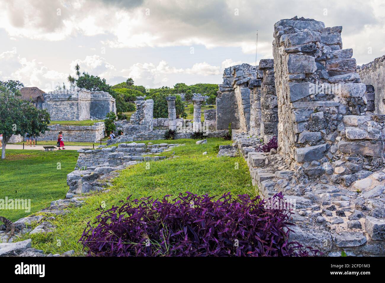 Ruinen auf dem Gelände der Maya-Stätten von Tulum, Quintana Roo, Yucatan Peninsula, Mexiko Stockfoto