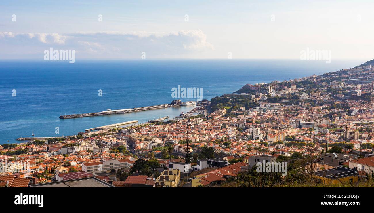 Portugal, Madeira, Funchal, Blick auf die Stadt, Hafen Stockfoto