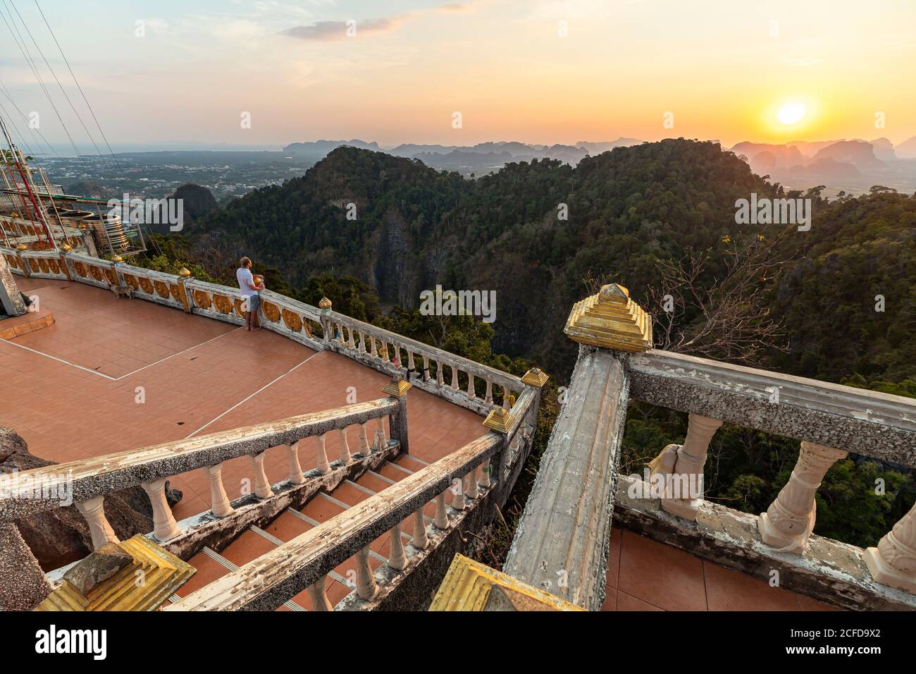 Tigerhohlentempel Krabi Stockfotos Und Bilder Kaufen Alamy