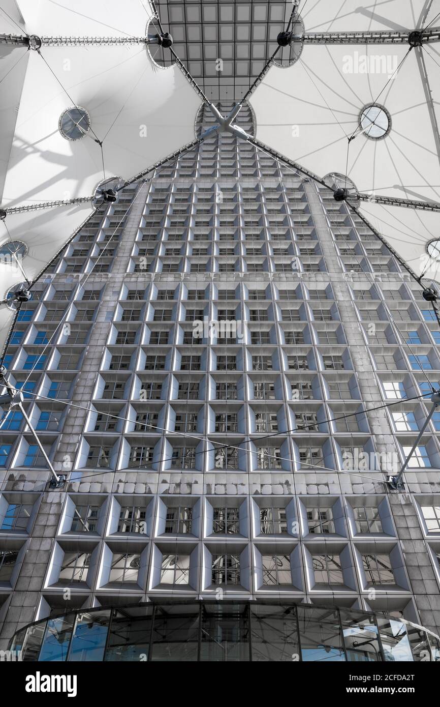 Fassade, Wolkenkratzer Grande Arche de la Defense, Paris, Frankreich Stockfoto