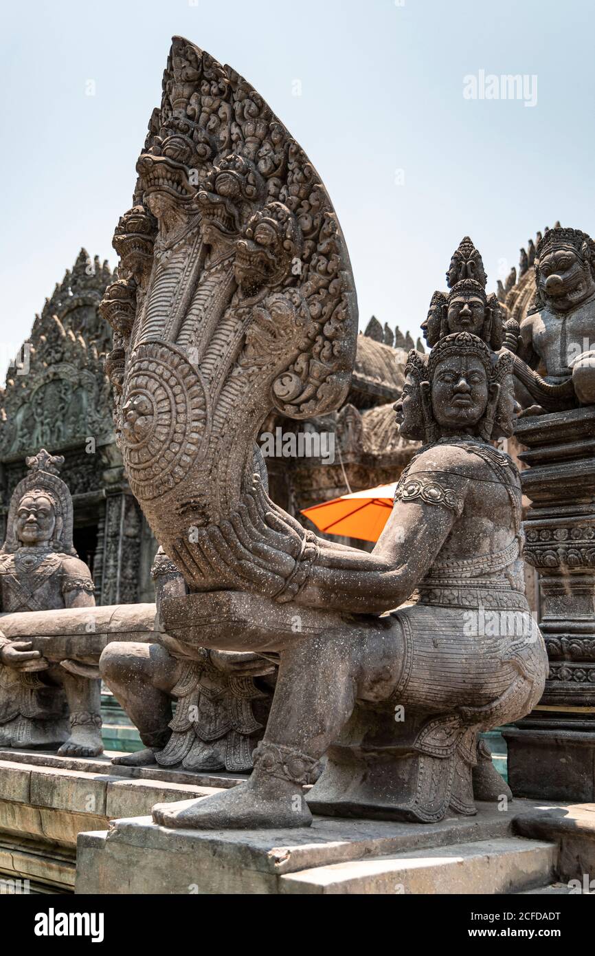 Tempelwächter Steinstatuen an der Passstraße im Süden von Koh Phangan. Thailand Stockfoto