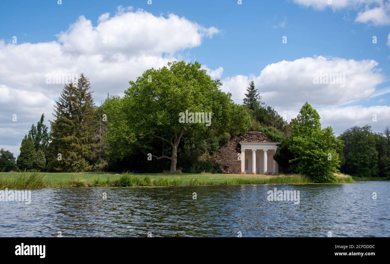 Deutschland, Sachsen-Anhalt, Wörlitz, in einem Portikus ist ein in Stein gemeißelter Brief von Johann Wolfgang von Goethe, den er Charlotte von Stein aus schrieb Stockfoto