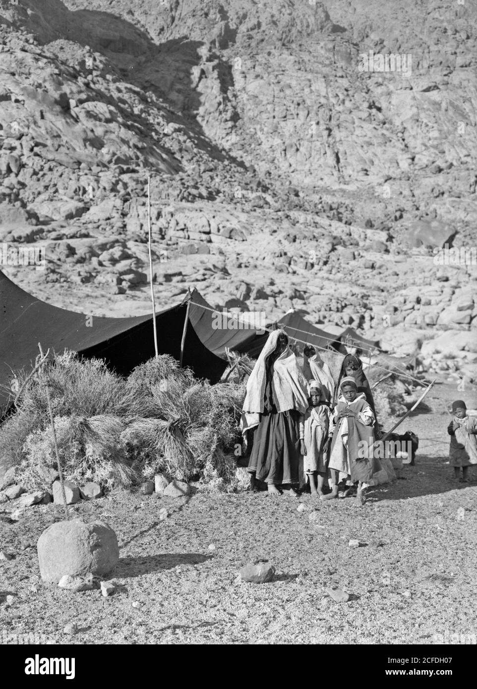 Nach Sinai über das Rote Meer Tor und Wady Hebran. Beduinenlager. Ca. 1900 Stockfoto