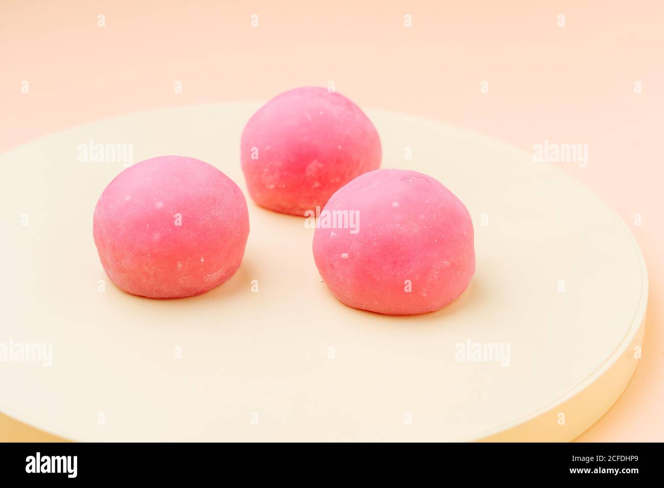 Köstliches Dessert mit rosa Glasur Stockfoto