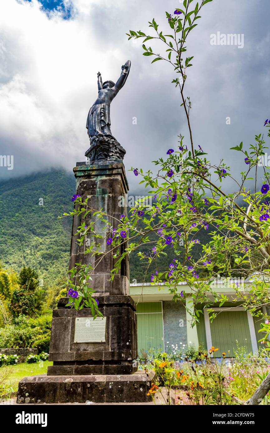 L'ame de la France, die Seele Frankreichs, Bronzestatue eines Kriegers, vom Bildhauer Carlo Sarrabezoles, 1931, Hell-Bourg, Vulkan Cirque de la Salazie, Stockfoto