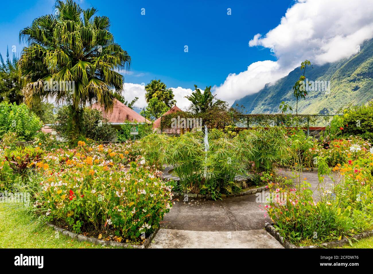 Kleiner Park in Hell-Bourg, einem der schönsten Dörfer Frankreichs, Cirque de la Salazie vulkanisches Becken, 930 m über dem Meeresspiegel, Insel Reunion, Stockfoto