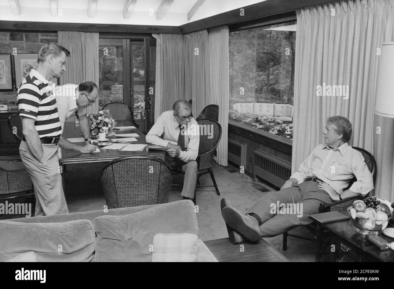 Zbigniew Brzezinski, William Quandt, Cyrus Vance und Jimmy Carter im Camp David. Ca. 09/17/1978' Stockfoto