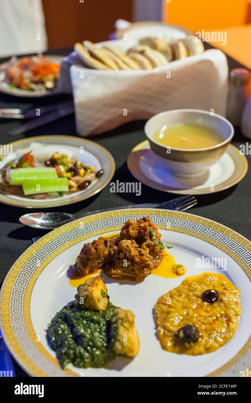 Gerichte der pakistanischen Küche, im Luxusrestaurant des Hotels, Karachi, Sindh, Pakistan, Südasien, Asien Stockfoto