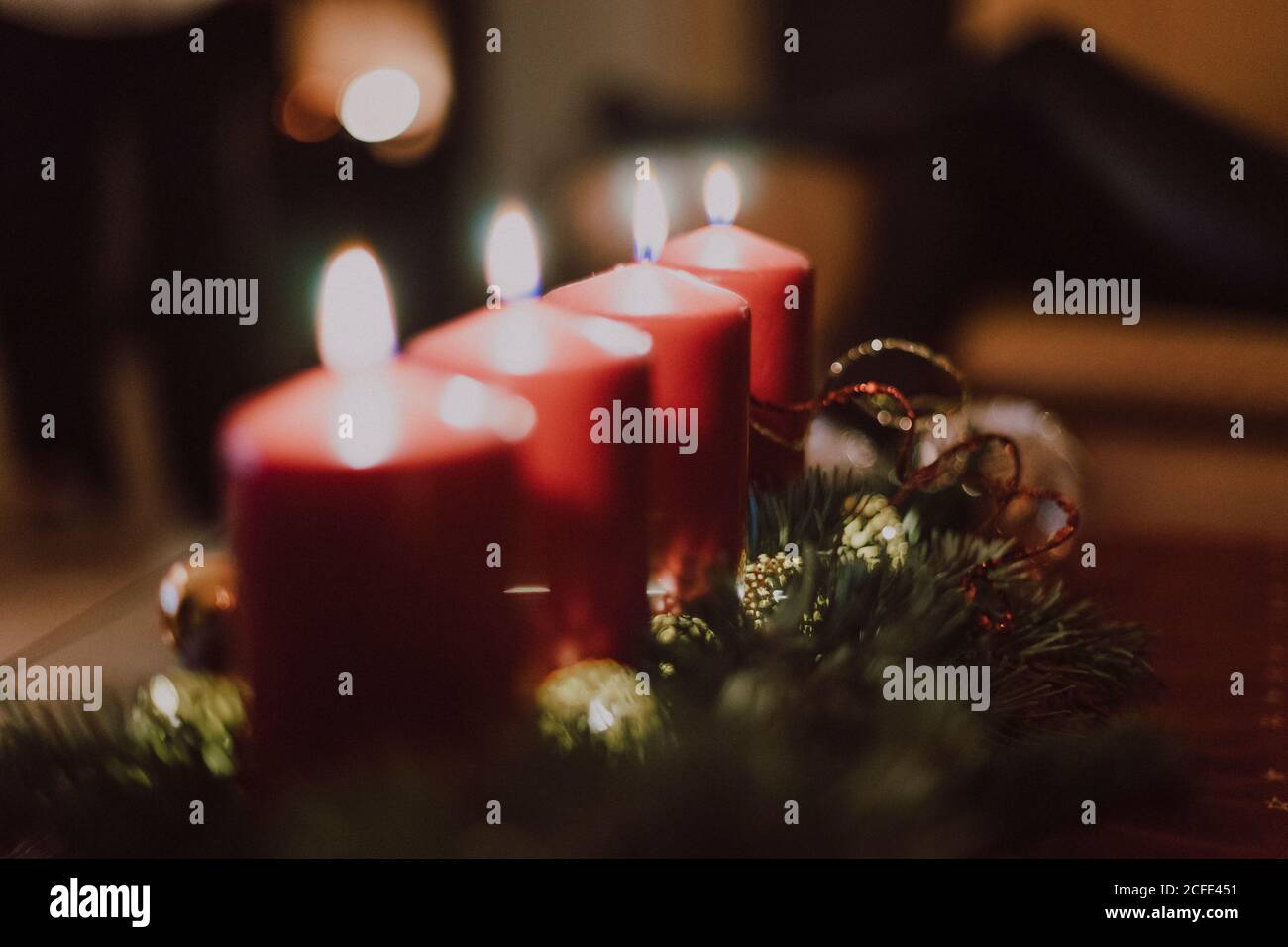 Deutschland, Bayern, Weihnachten, Stille Nacht, 24. Dezember, Weihnachtsfest, 4 brennende Kerzen Stockfoto
