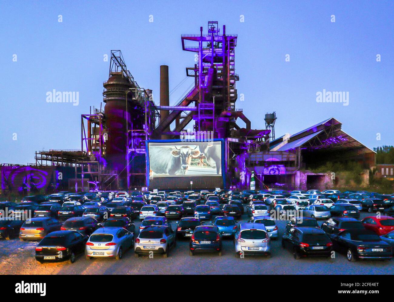 Dortmund, Ruhrgebiet, Nordrhein-Westfalen, Deutschland - Drive-in Dortmund, neu eröffnetes Drive-in-Kino vor dem ehemaligen Hochofenwerk Stockfoto