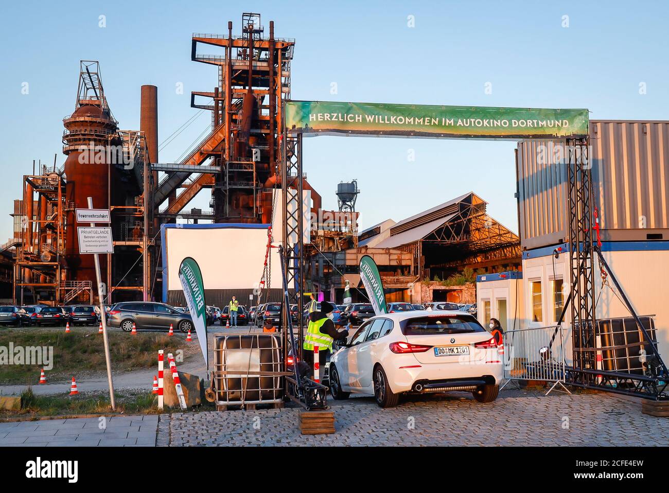 Dortmund, Ruhrgebiet, Nordrhein-Westfalen, Deutschland - Drive-in Dortmund, neu eröffnetes Drive-in-Kino vor dem ehemaligen Hochofenwerk Stockfoto