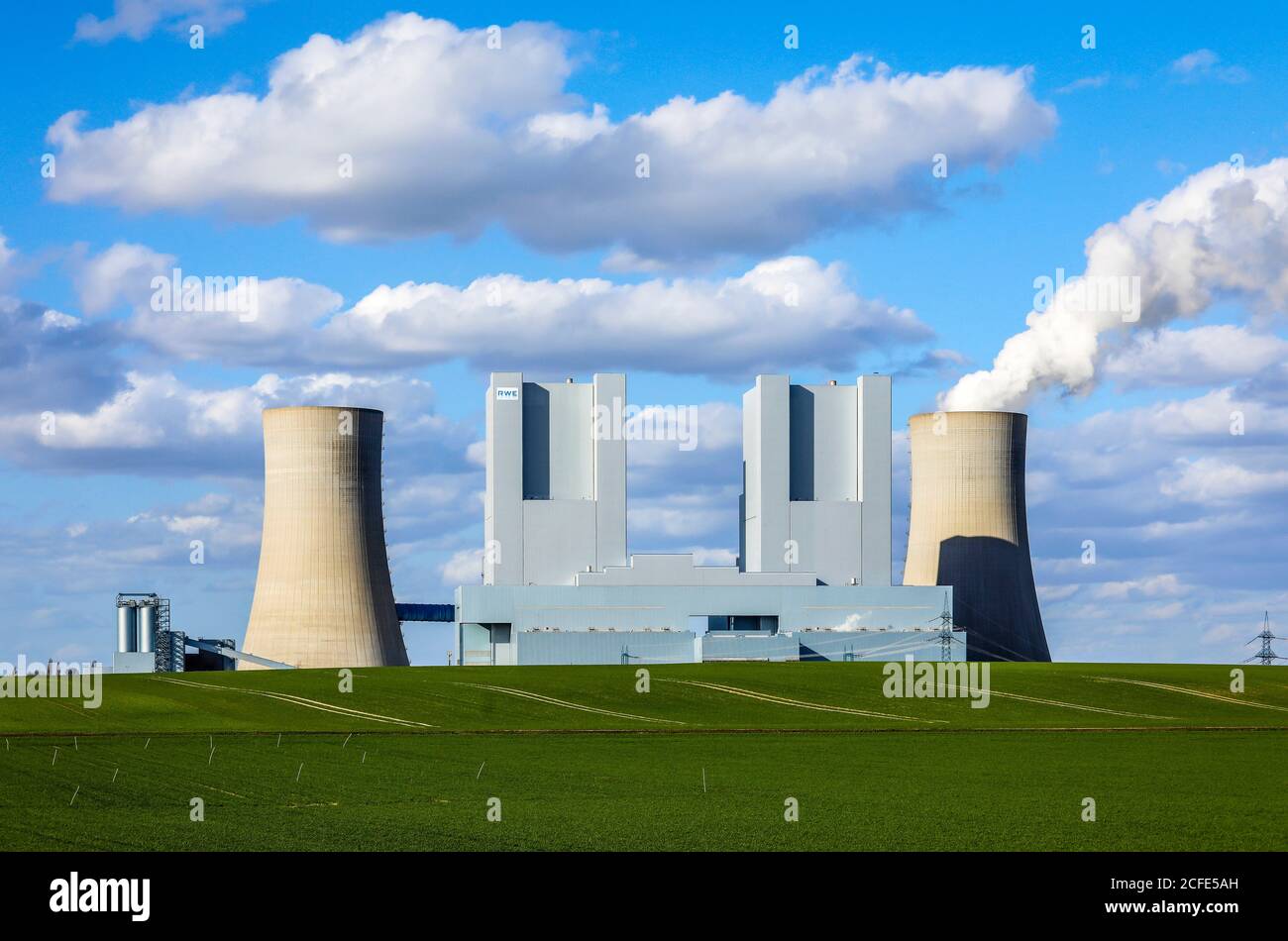 Kraftwerk RWE Neurath (neue Blöcke) im Tagebau Garzweiler, Grevenbroich, Nordrhein-Westfalen, Deutschland Stockfoto