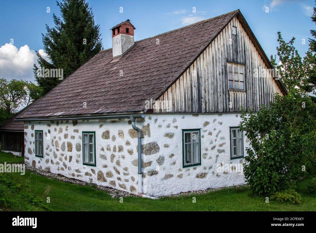 Charmantes kleines traditionelles Steinhaus - Wandern rund um Karlstift, Waldviertel, Österreich Stockfoto