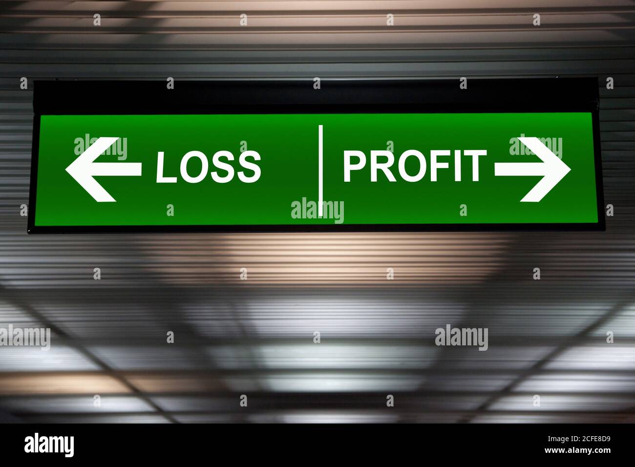 Finanzkonzept. Verlust- und Gewinnpfeile Zeichen, Anzeige der Börsenaktivität. Stockfoto