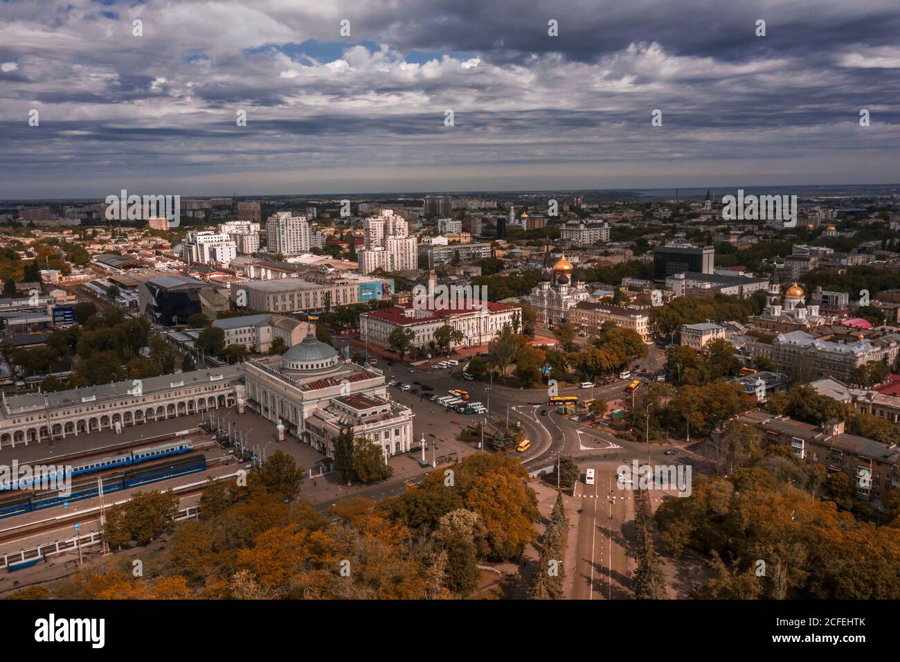 Luftpanorama von Odessa Ukraine mit Hauptbahnhof Stockfoto