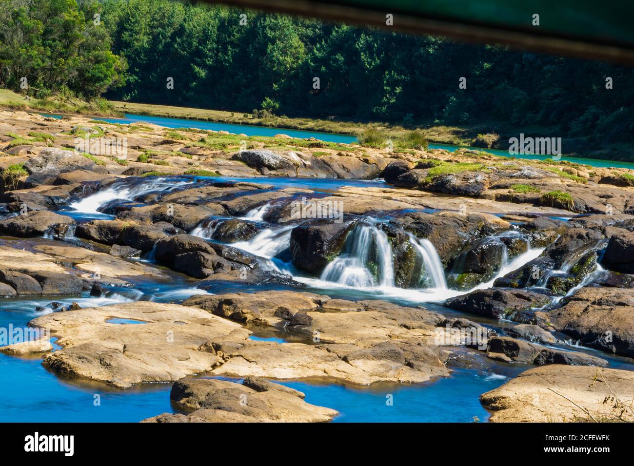 Pykara Falls, Pykara ist der Name eines Dorfes und Flusses 19 Kilometer von Ooty im indischen Bundesstaat Tamil Nadu. Stockfoto