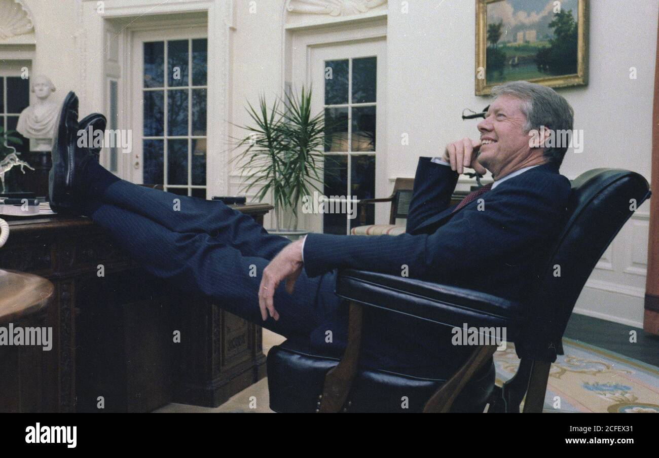 Jimmy Carter sitzt im Oval Office ca. 18. April 1978 Stockfoto