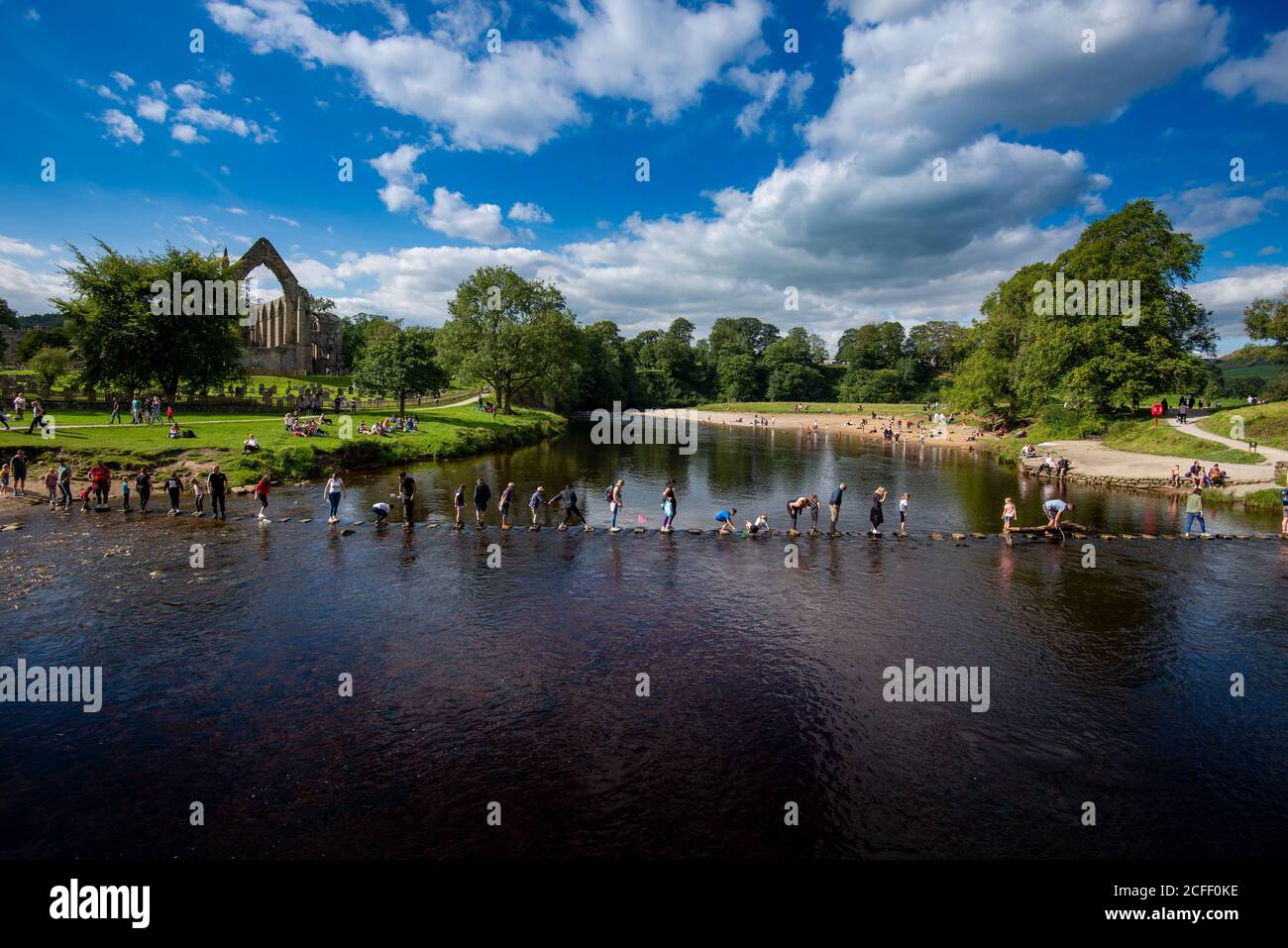 Bolton Abbbey in den Yorkshire Dales Stockfoto