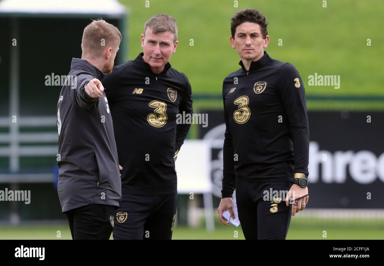 Trainer der Republik Irland Damien Duff (links), Manager Stephen Kenny (Mitte) und Trainer Keith Andrews während des Trainings im FAI National Training Center, Abbotstown, Irland. Stockfoto