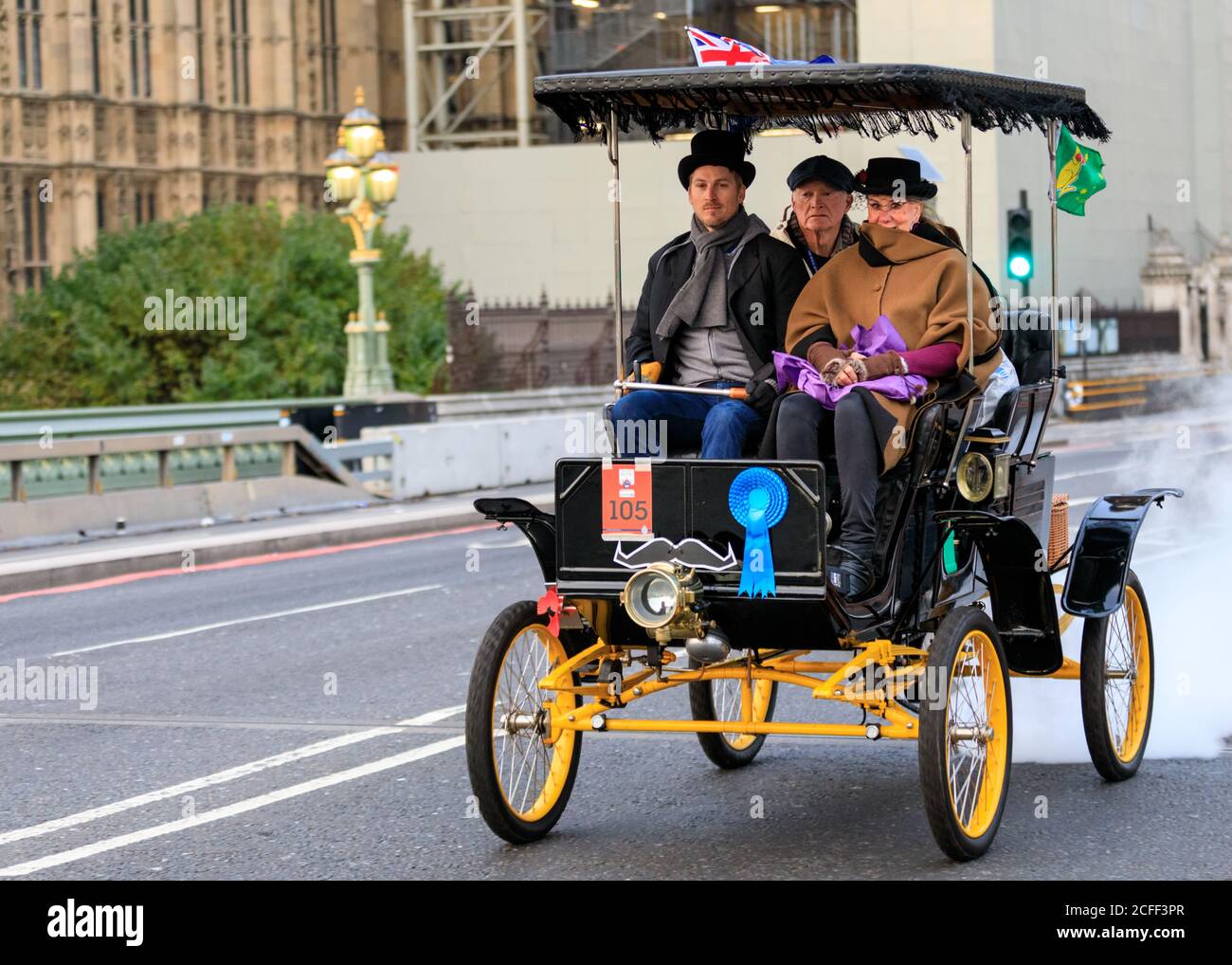 Oldtimer nehmen an Bonhams London to Brighton Veteran Car Run, Westminster, London, England Teil Stockfoto